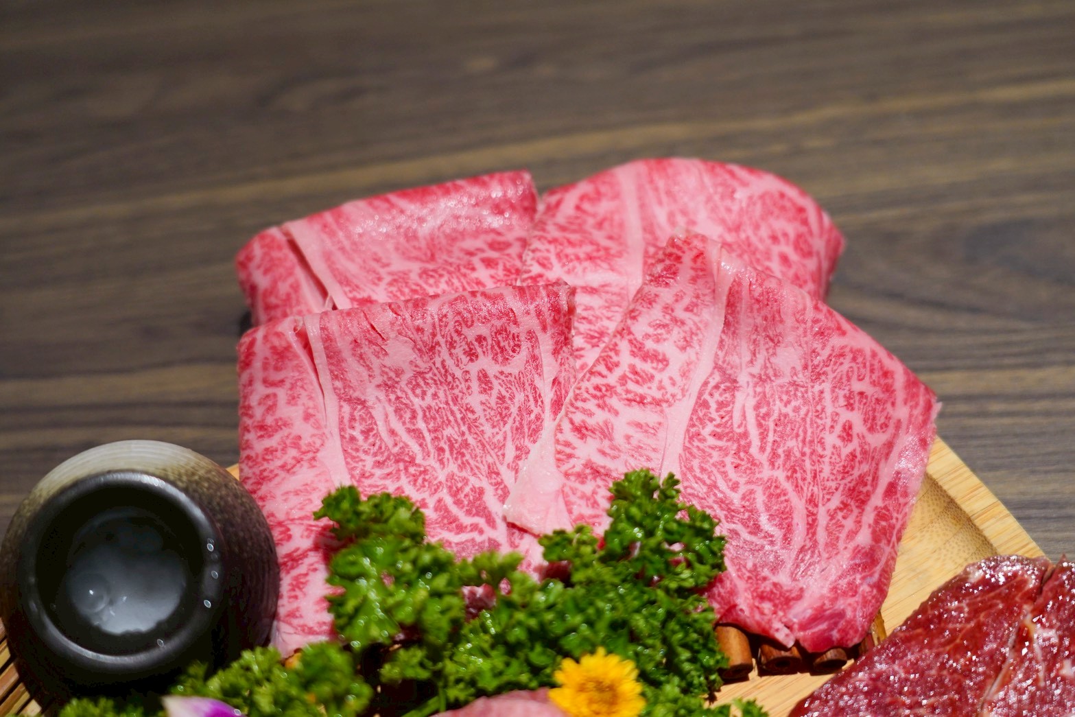 原木燒肉-東區頂級燒肉 30公分的和牛牛舌! 桌邊專人代烤 獨立包廂 聚餐首選 - 第12張圖