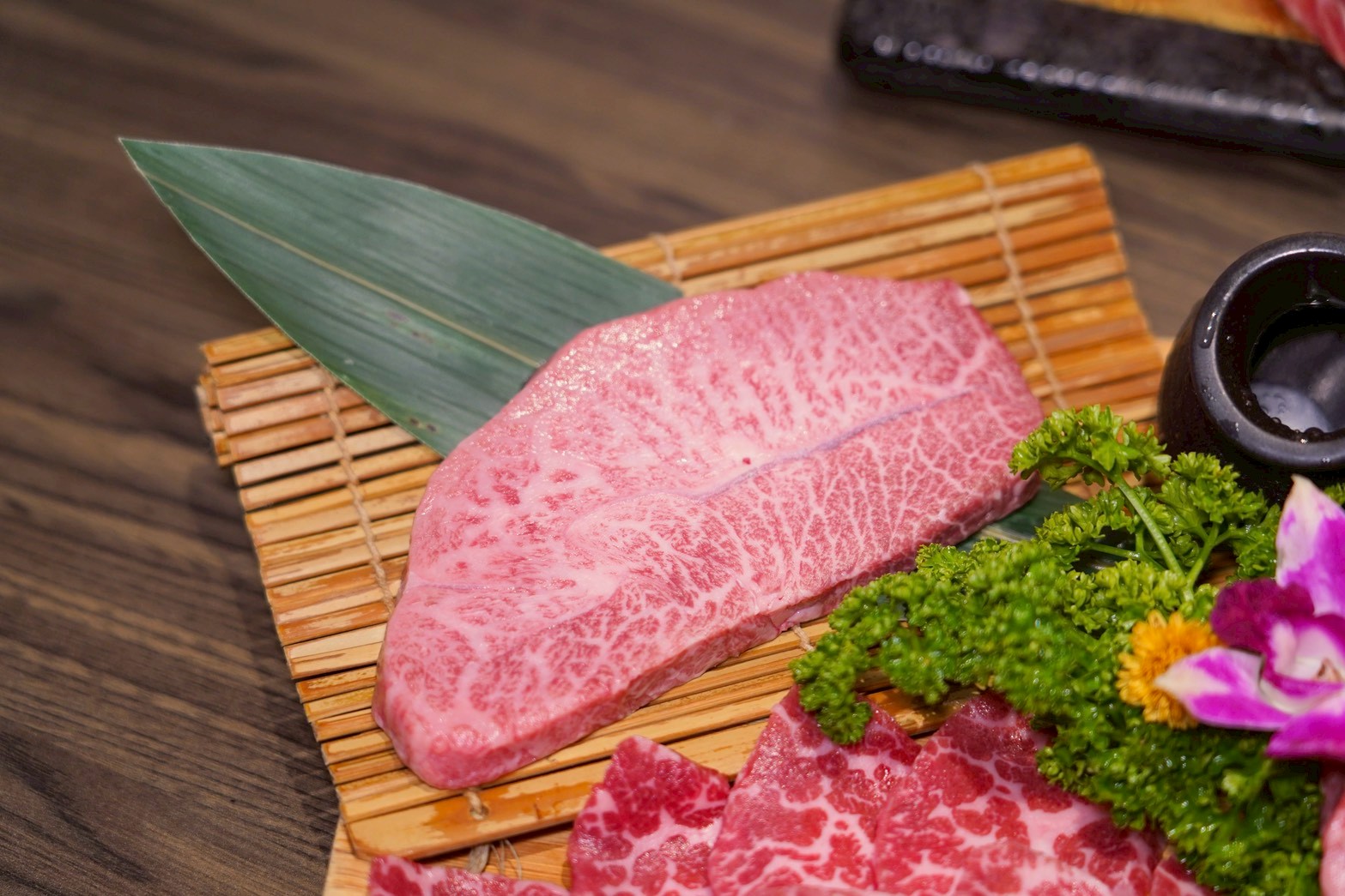 原木燒肉-東區頂級燒肉 30公分的和牛牛舌! 桌邊專人代烤 獨立包廂 聚餐首選 - 第14張圖