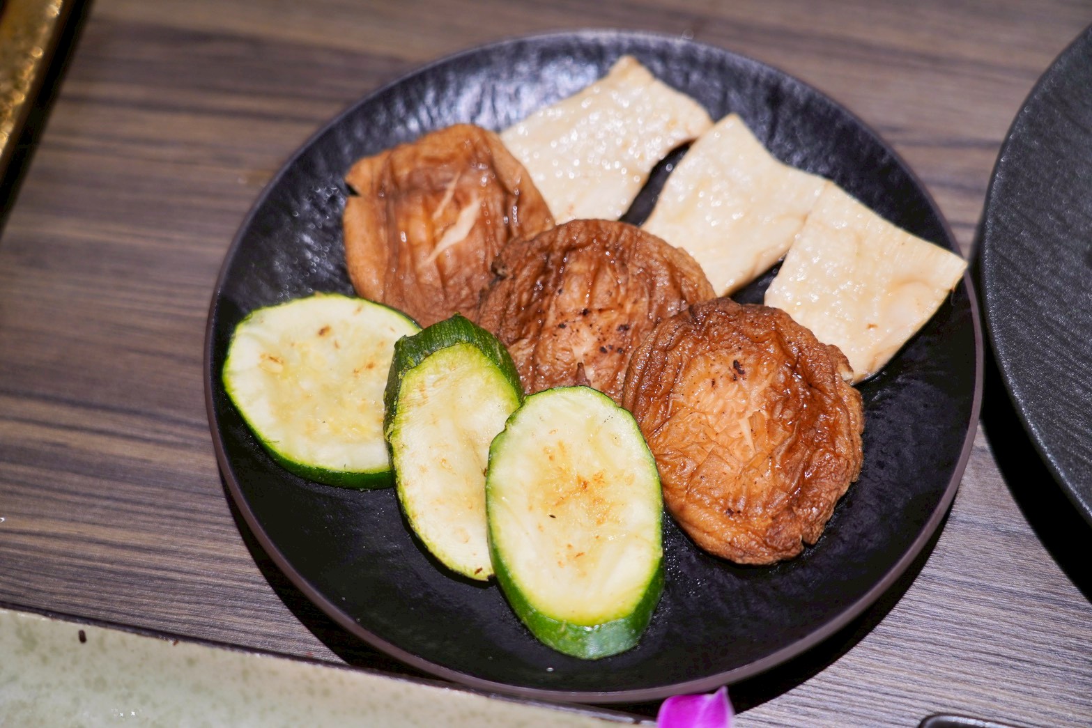 原木燒肉-東區頂級燒肉 30公分的和牛牛舌! 桌邊專人代烤 獨立包廂 聚餐首選 - 第27張圖