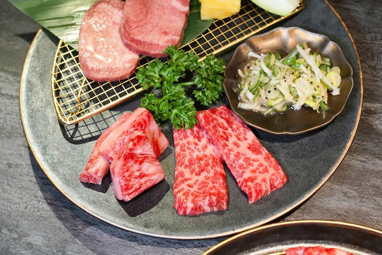 台北無菜單日式燒肉 肉品精緻又好吃！全程專人桌邊代烤 聚餐首選～