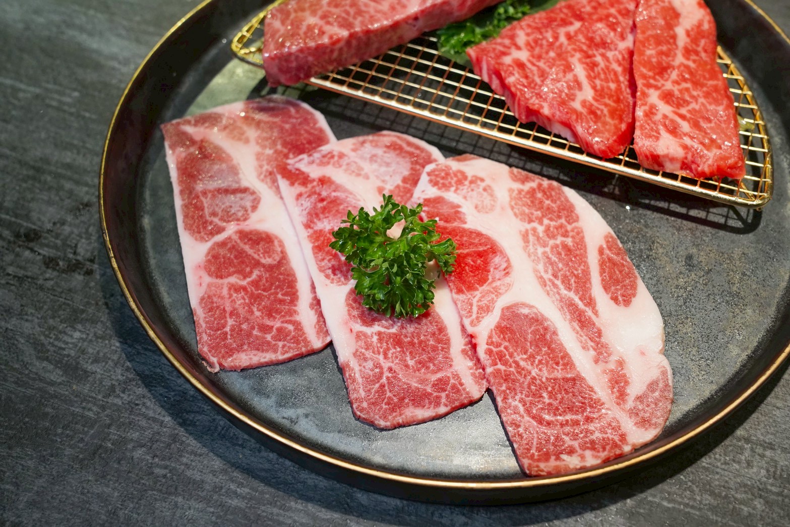 台北無菜單日式燒肉 肉品精緻又好吃！全程專人桌邊代烤 聚餐首選～